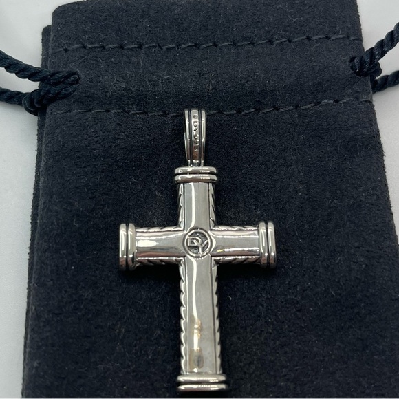 David Yurman, Chevron Cross pendant and Silver Sterling - Picture 3 of 4